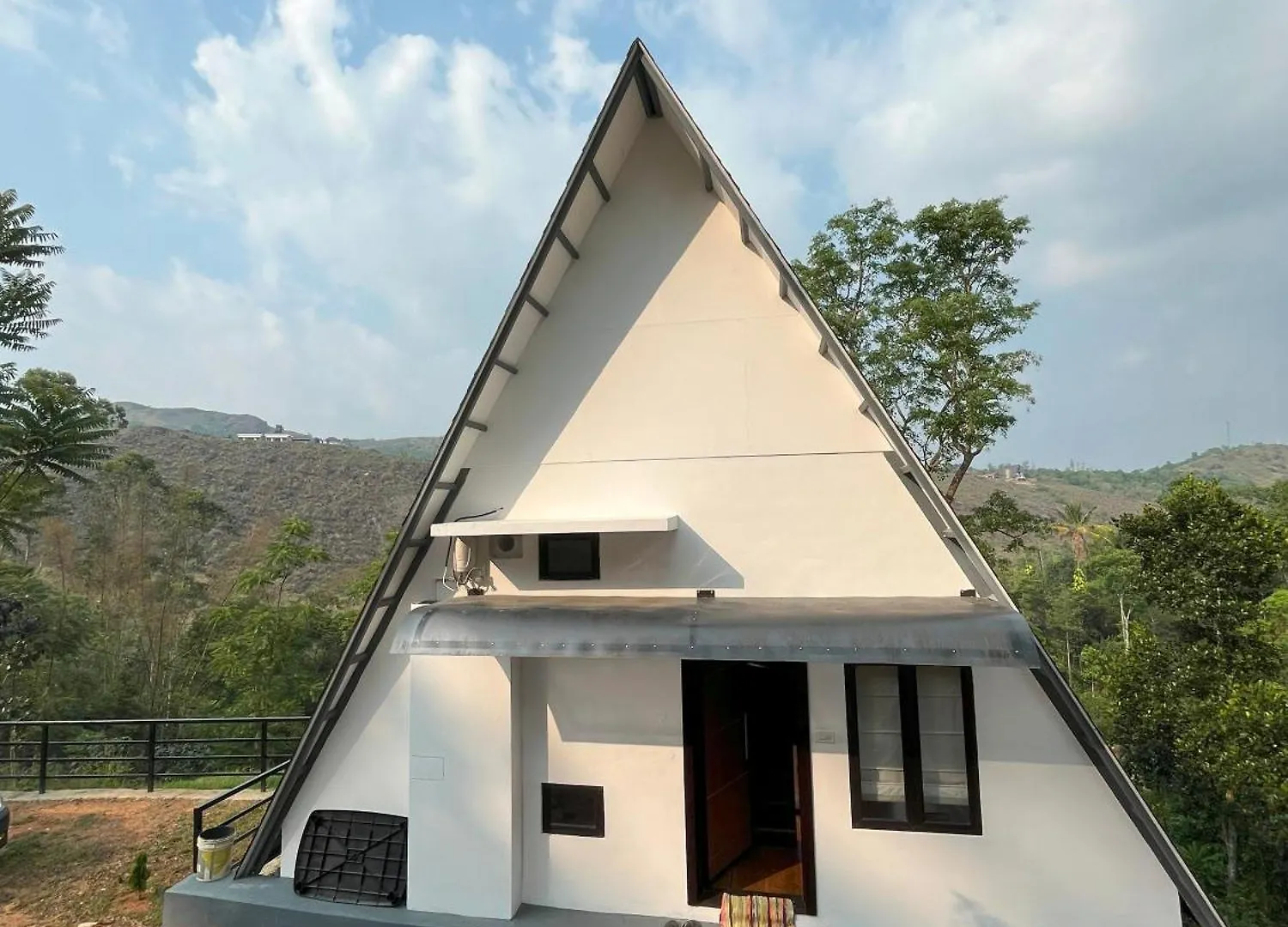 Engineers Hills Apartment Vagamon